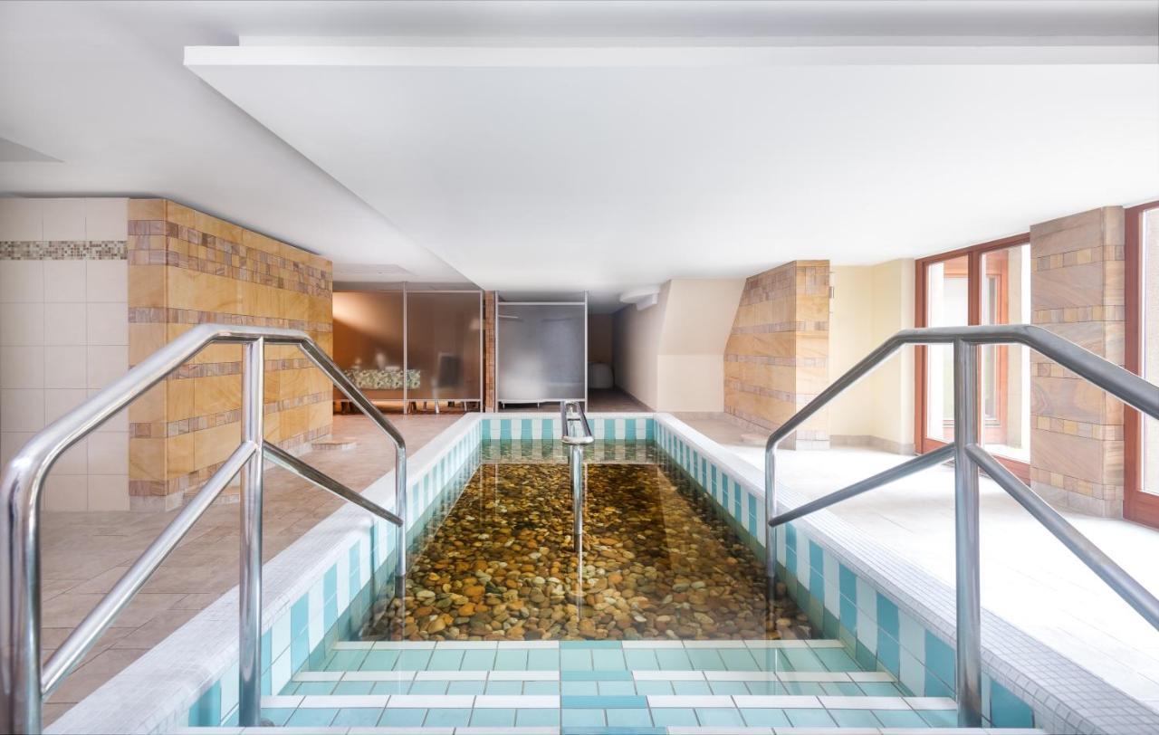 Aquarell Hotel Cegled Exterior photo