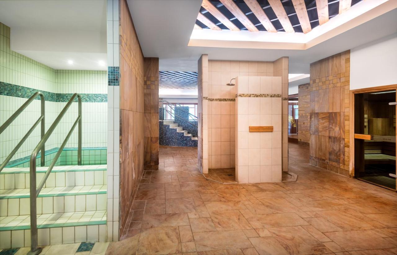 Aquarell Hotel Cegled Exterior photo