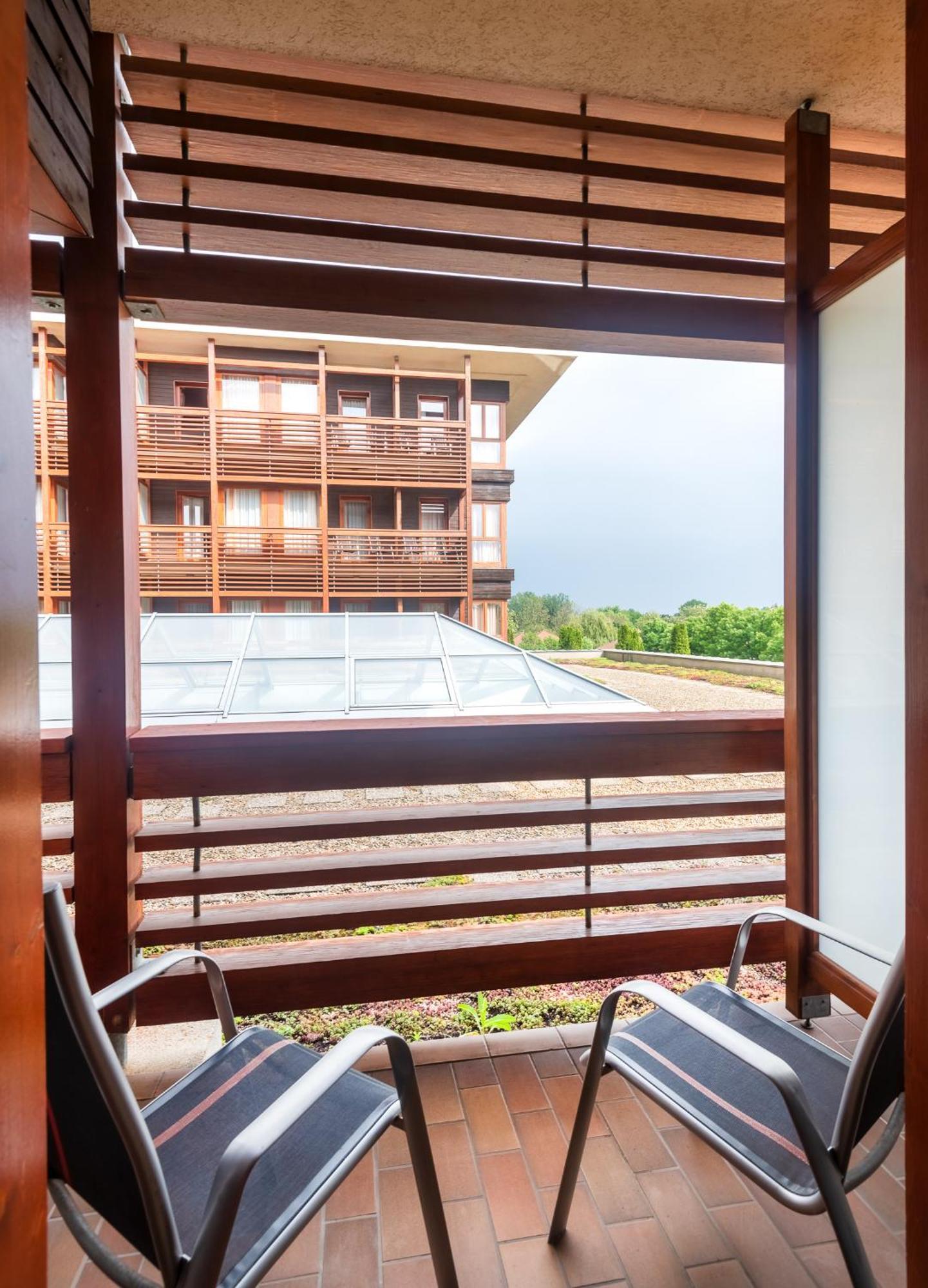 Aquarell Hotel Cegled Exterior photo