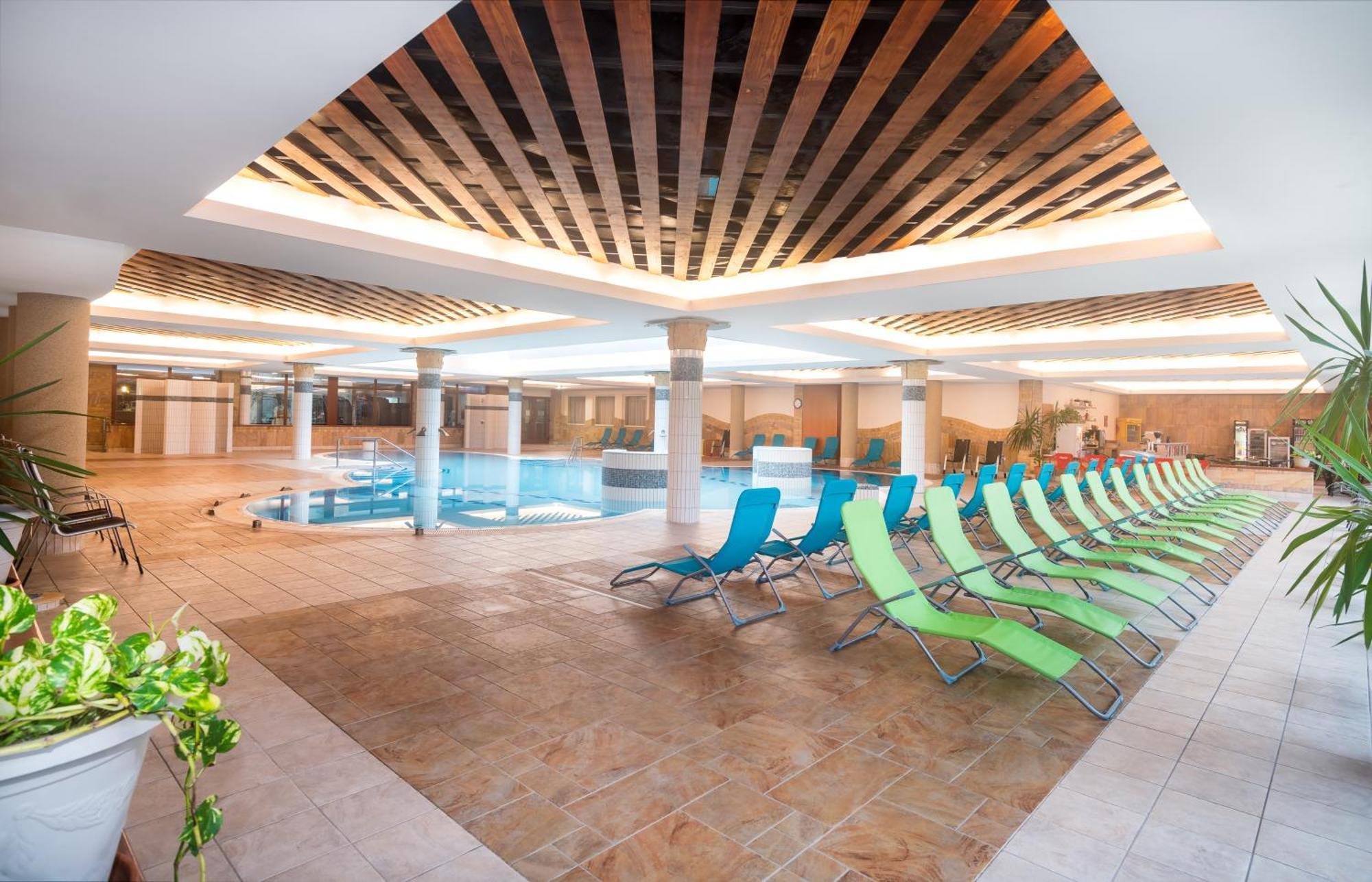Aquarell Hotel Cegled Exterior photo