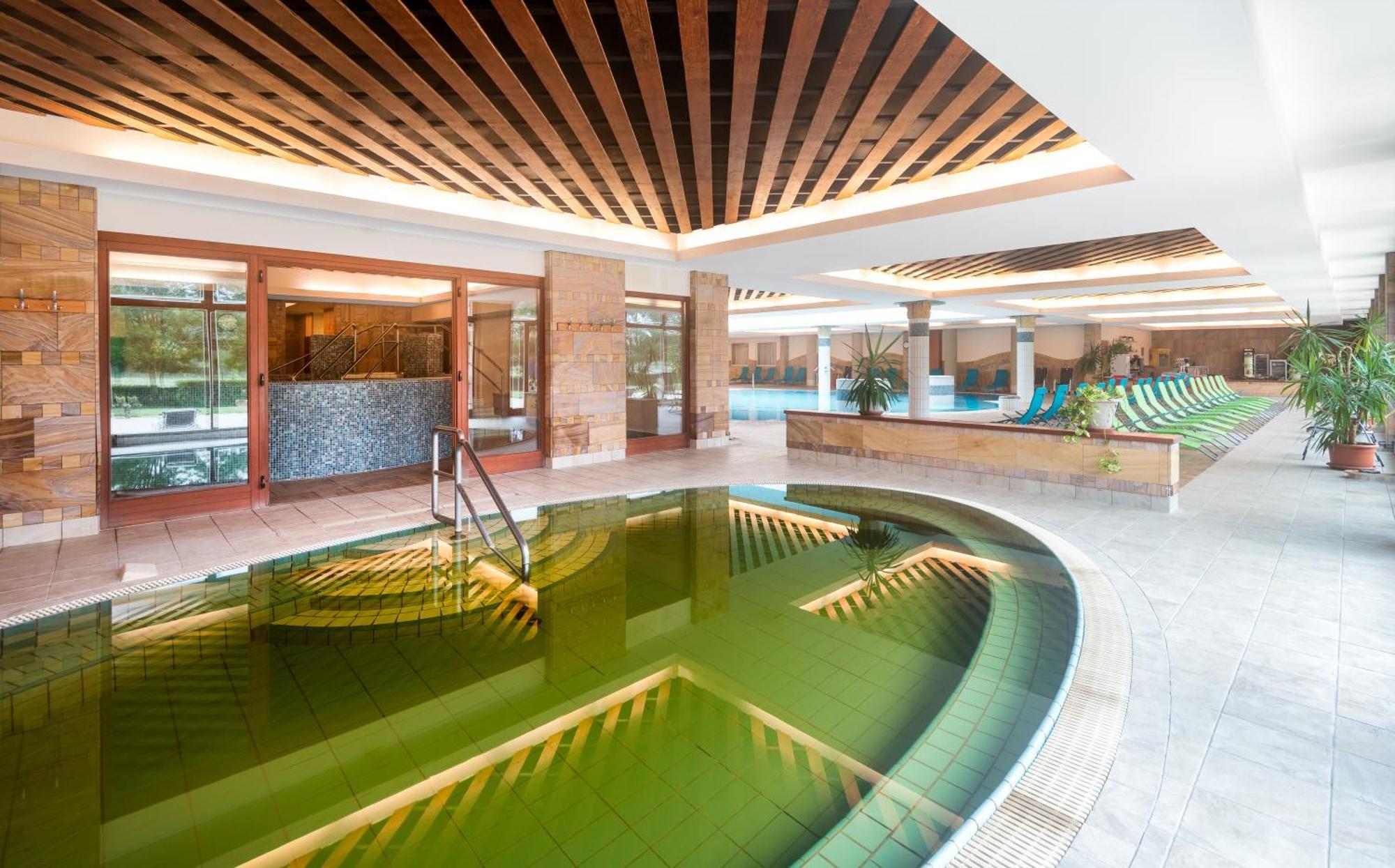 Aquarell Hotel Cegled Exterior photo